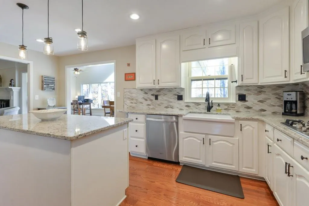430 Riverhill Drive, Sandy Springs, Georgia 30328, 4 Bedrooms Bedrooms, ,4 BathroomsBathrooms,Residential,Sold,430 Riverhill Drive,6815142