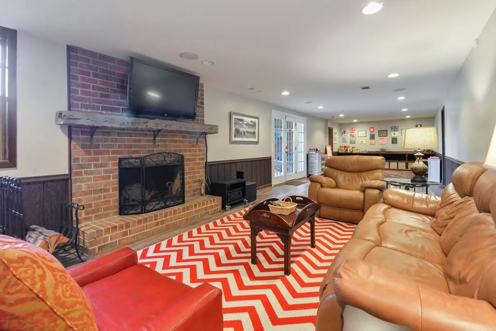 430 Riverhill Drive, Sandy Springs, Georgia 30328, 4 Bedrooms Bedrooms, ,4 BathroomsBathrooms,Residential,Sold,430 Riverhill Drive,6815142