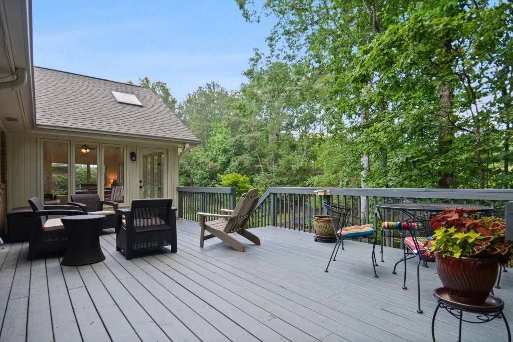 430 Riverhill Drive, Sandy Springs, Georgia 30328, 4 Bedrooms Bedrooms, ,4 BathroomsBathrooms,Residential,Sold,430 Riverhill Drive,6815142