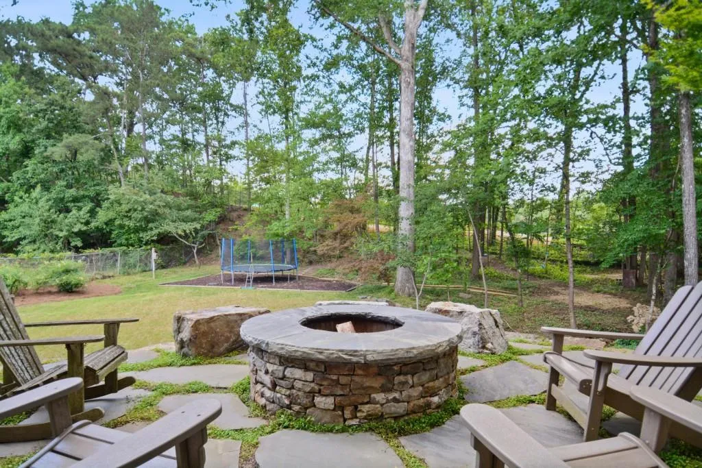 430 Riverhill Drive, Sandy Springs, Georgia 30328, 4 Bedrooms Bedrooms, ,4 BathroomsBathrooms,Residential,Sold,430 Riverhill Drive,6815142