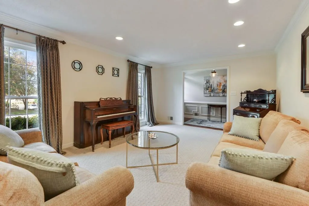 430 Riverhill Drive, Sandy Springs, Georgia 30328, 4 Bedrooms Bedrooms, ,4 BathroomsBathrooms,Residential,Sold,430 Riverhill Drive,6815142