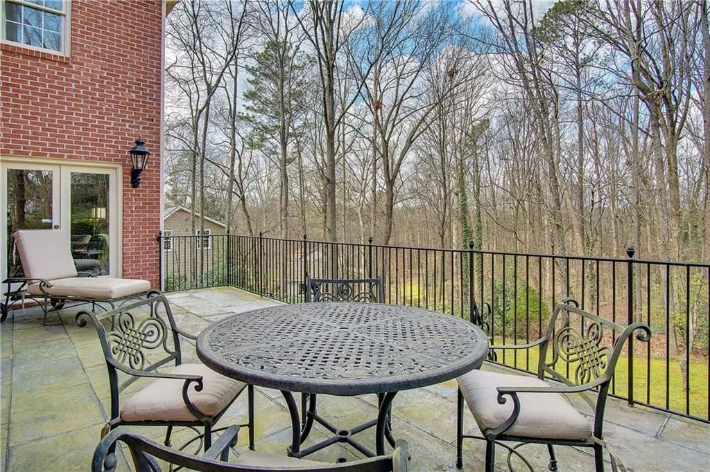 8905 Huntcliff Trace, Sandy Springs, Georgia 30350, 4 Bedrooms Bedrooms, ,3 BathroomsBathrooms,Residential,Sold,8905 Huntcliff Trace,5970171