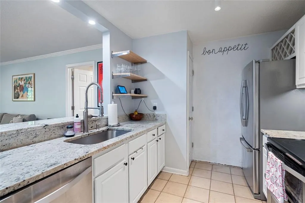 3655 Habersham Road Ne Unit B149, Atlanta, Georgia 30305, 2 Bedrooms Bedrooms, ,2 BathroomsBathrooms,Residential,Sold,3655 Habersham Road Ne Unit B149,7047395