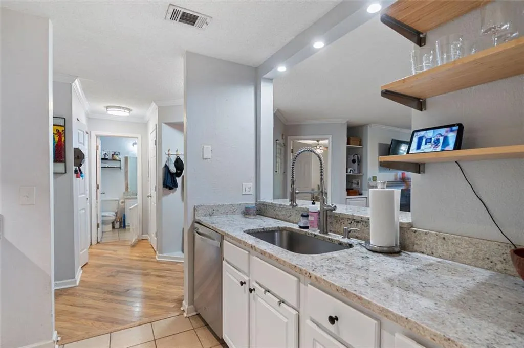 3655 Habersham Road Ne Unit B149, Atlanta, Georgia 30305, 2 Bedrooms Bedrooms, ,2 BathroomsBathrooms,Residential,Sold,3655 Habersham Road Ne Unit B149,7047395