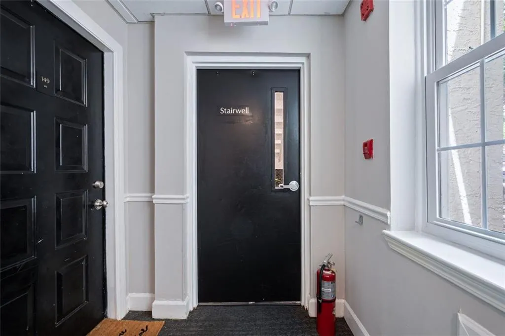 3655 Habersham Road Ne Unit B149, Atlanta, Georgia 30305, 2 Bedrooms Bedrooms, ,2 BathroomsBathrooms,Residential,Sold,3655 Habersham Road Ne Unit B149,7047395
