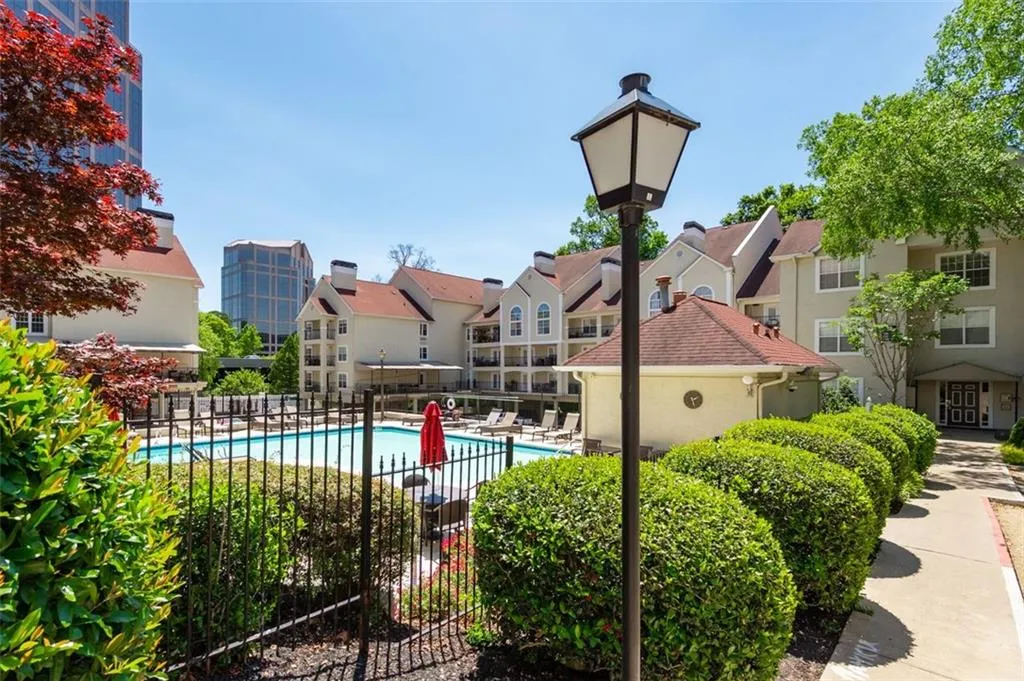 3655 Habersham Road Ne Unit B149, Atlanta, Georgia 30305, 2 Bedrooms Bedrooms, ,2 BathroomsBathrooms,Residential,Sold,3655 Habersham Road Ne Unit B149,7047395