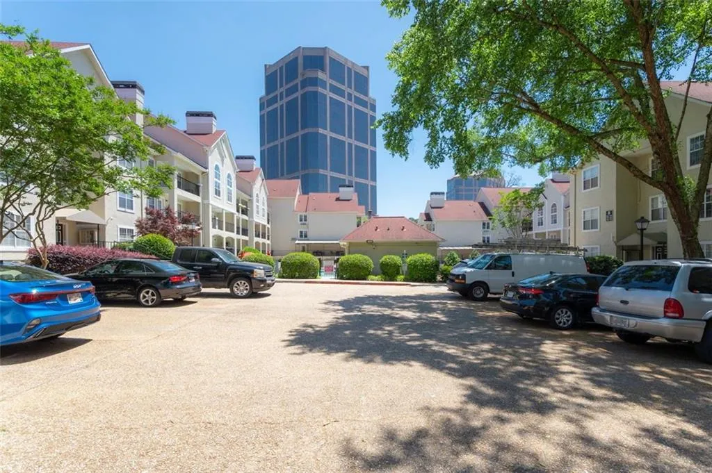 3655 Habersham Road Ne Unit B149, Atlanta, Georgia 30305, 2 Bedrooms Bedrooms, ,2 BathroomsBathrooms,Residential,Sold,3655 Habersham Road Ne Unit B149,7047395