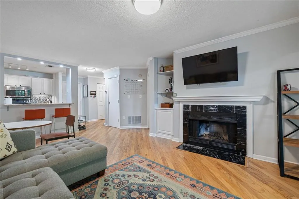 3655 Habersham Road Ne Unit B149, Atlanta, Georgia 30305, 2 Bedrooms Bedrooms, ,2 BathroomsBathrooms,Residential,Sold,3655 Habersham Road Ne Unit B149,7047395
