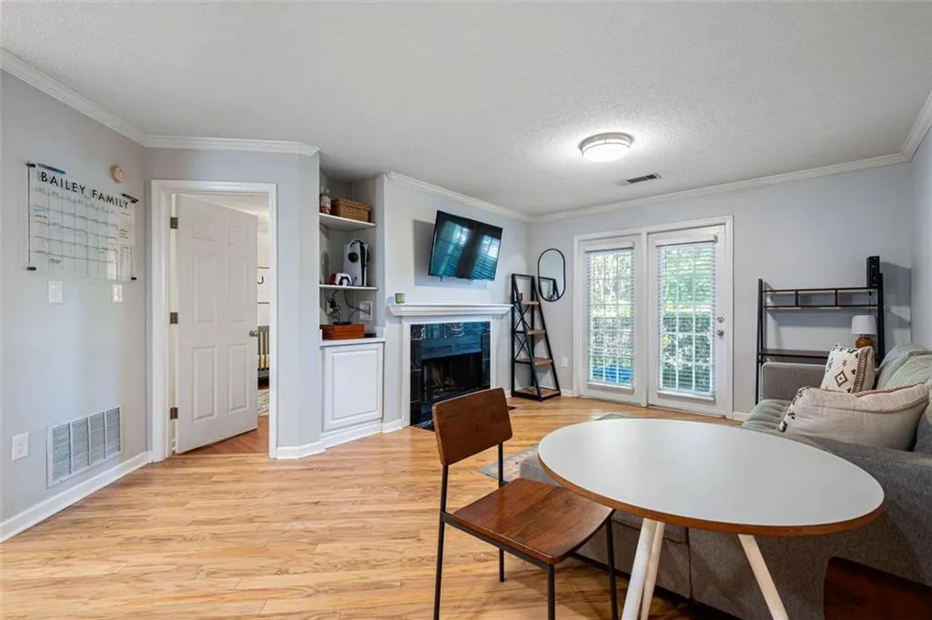 3655 Habersham Road Ne Unit B149, Atlanta, Georgia 30305, 2 Bedrooms Bedrooms, ,2 BathroomsBathrooms,Residential,Sold,3655 Habersham Road Ne Unit B149,7047395