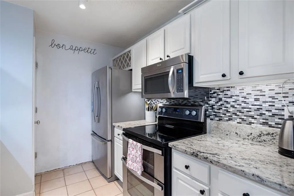 3655 Habersham Road Ne Unit B149, Atlanta, Georgia 30305, 2 Bedrooms Bedrooms, ,2 BathroomsBathrooms,Residential,Sold,3655 Habersham Road Ne Unit B149,7047395