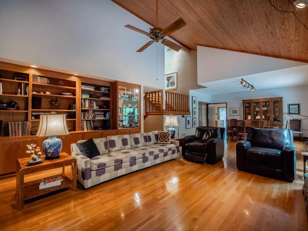 60 Mountain Creek Trace, Sandy Springs, Georgia 30328, 5 Bedrooms Bedrooms, ,3 BathroomsBathrooms,Residential,Sold,60 Mountain Creek Trace,6124302