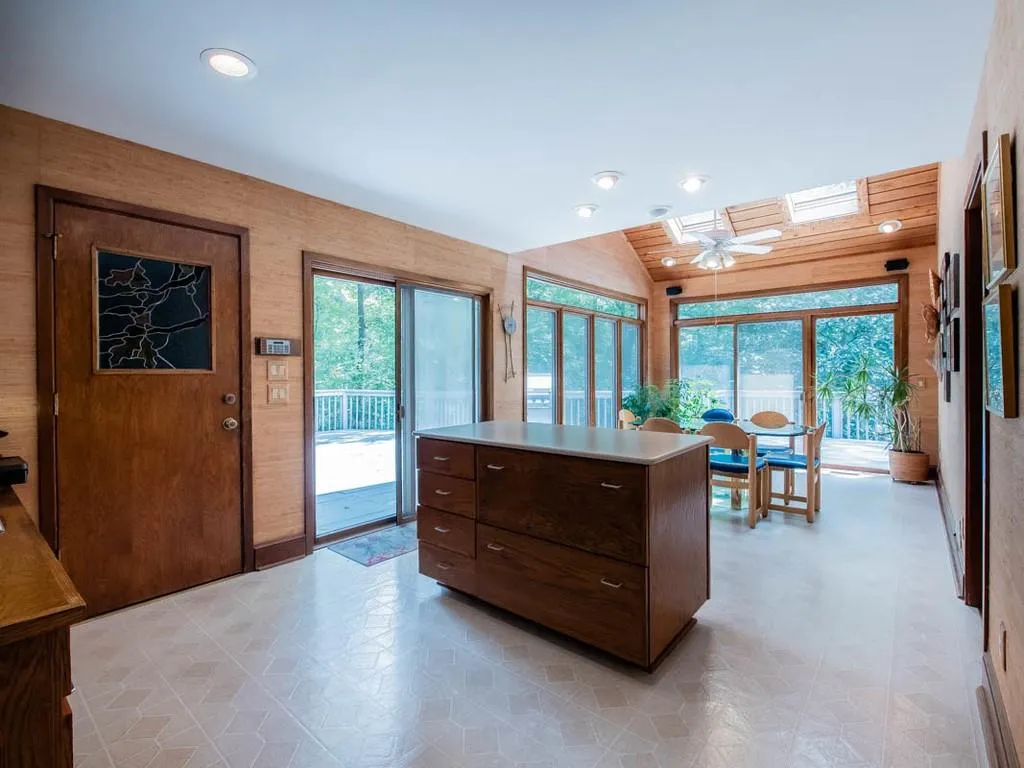 60 Mountain Creek Trace, Sandy Springs, Georgia 30328, 5 Bedrooms Bedrooms, ,3 BathroomsBathrooms,Residential,Sold,60 Mountain Creek Trace,6124302