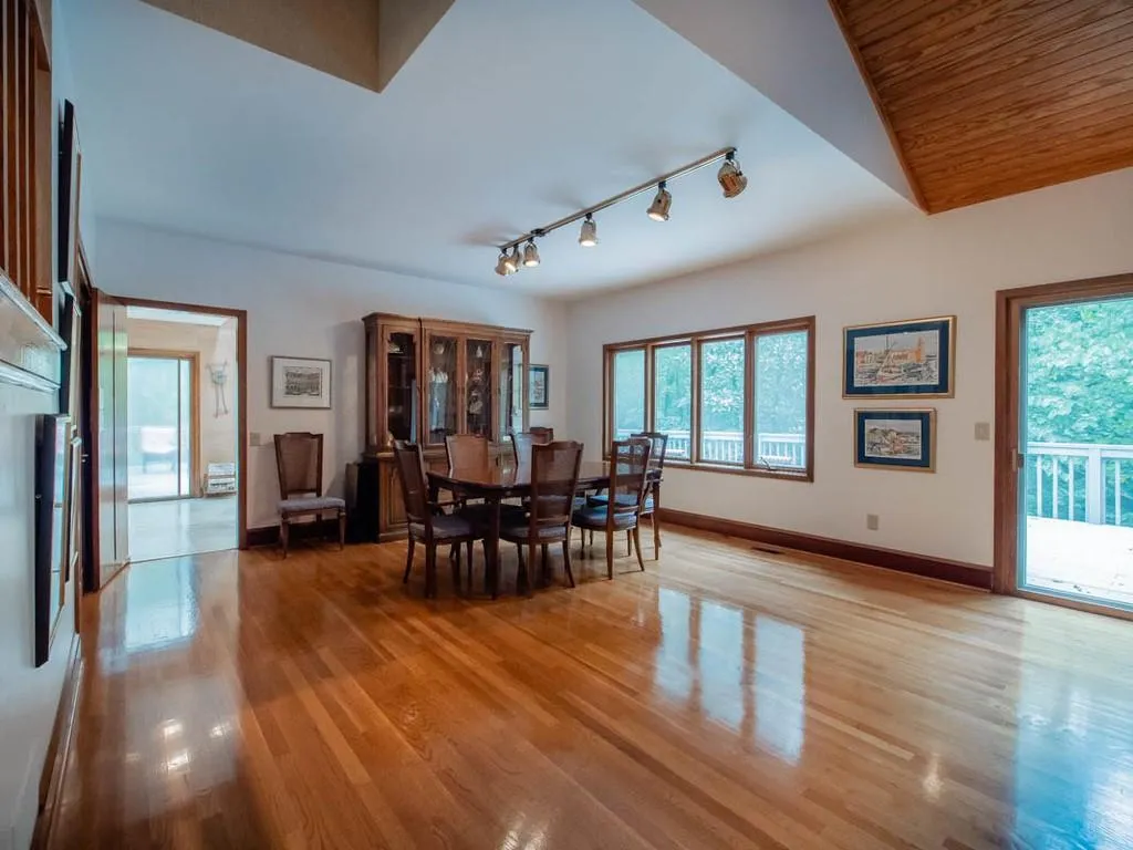 60 Mountain Creek Trace, Sandy Springs, Georgia 30328, 5 Bedrooms Bedrooms, ,3 BathroomsBathrooms,Residential,Sold,60 Mountain Creek Trace,6124302