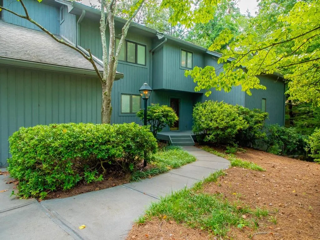 60 Mountain Creek Trace, Sandy Springs, Georgia 30328, 5 Bedrooms Bedrooms, ,3 BathroomsBathrooms,Residential,Sold,60 Mountain Creek Trace,6124302