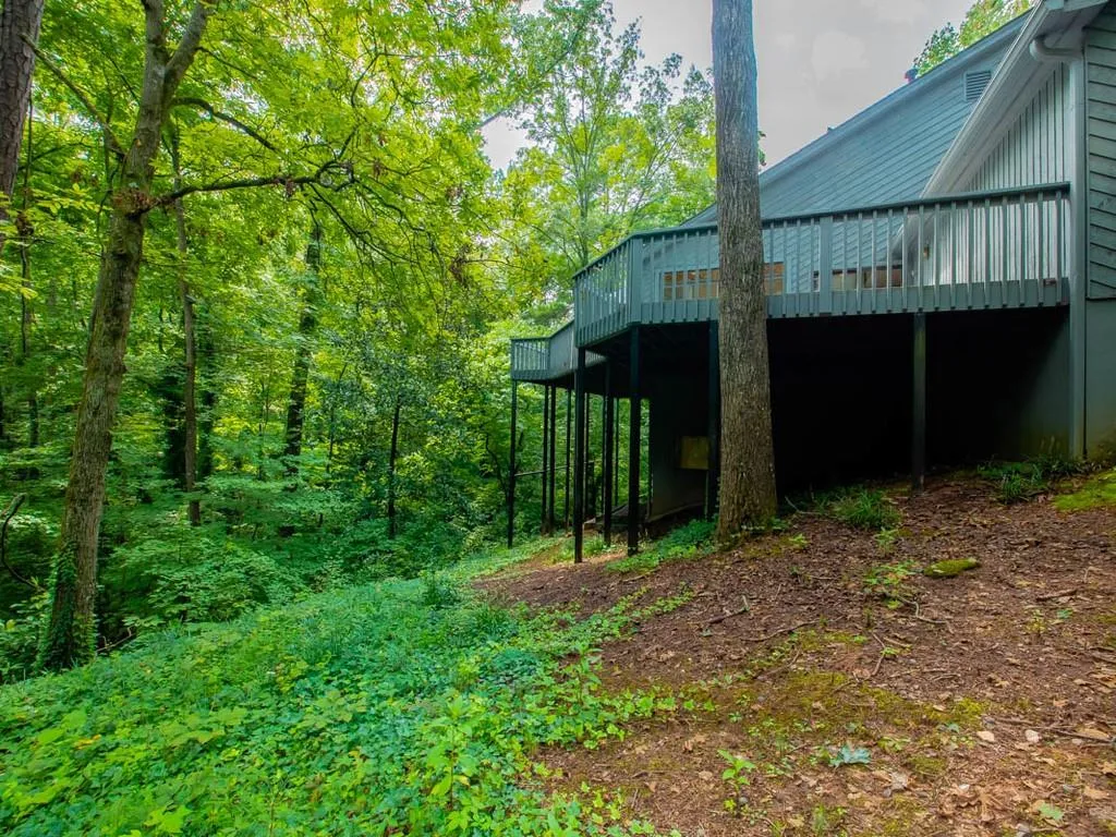 60 Mountain Creek Trace, Sandy Springs, Georgia 30328, 5 Bedrooms Bedrooms, ,3 BathroomsBathrooms,Residential,Sold,60 Mountain Creek Trace,6124302