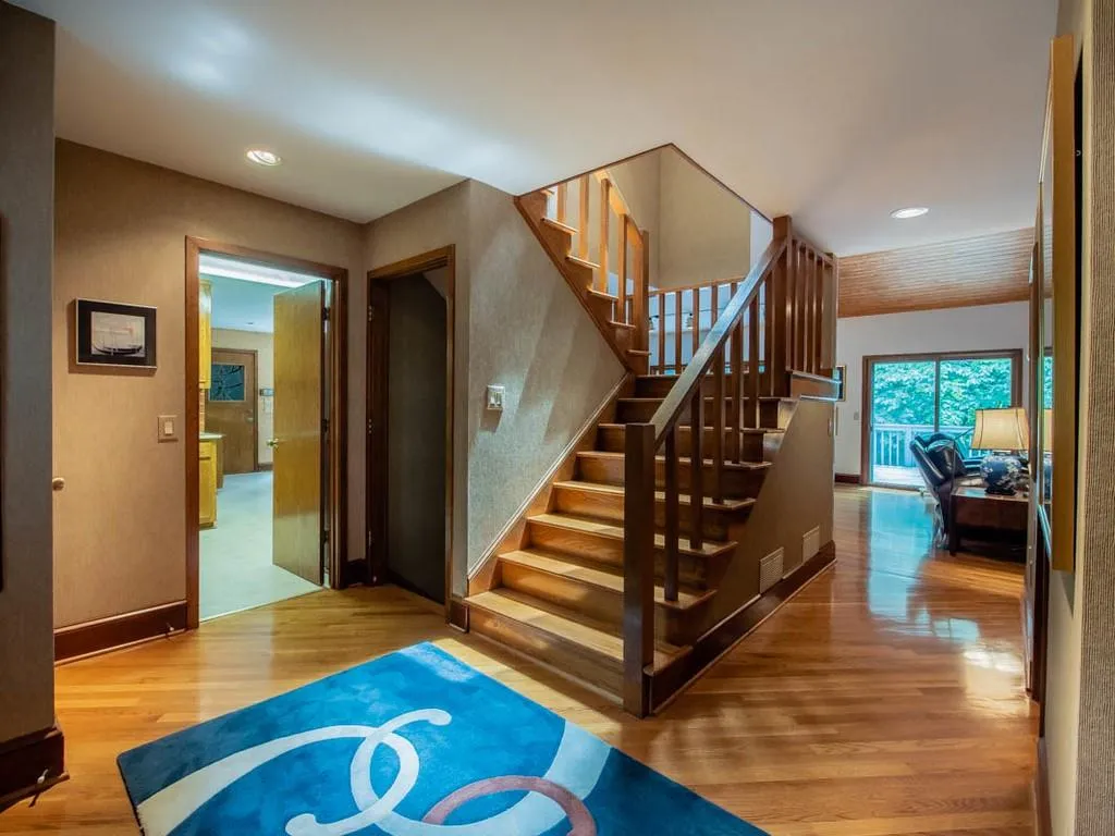 60 Mountain Creek Trace, Sandy Springs, Georgia 30328, 5 Bedrooms Bedrooms, ,3 BathroomsBathrooms,Residential,Sold,60 Mountain Creek Trace,6124302