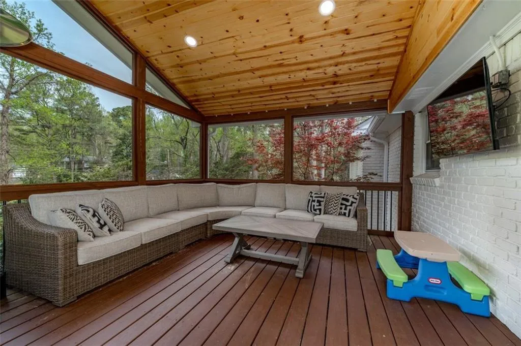 450 Glencourtney Drive, Atlanta, Georgia 30328, 5 Bedrooms Bedrooms, ,3 BathroomsBathrooms,Residential,Sold,450 Glencourtney Drive,7194815