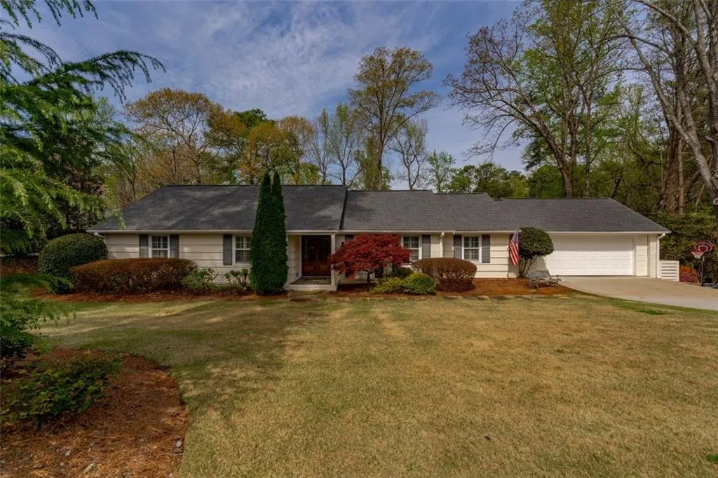 450 Glencourtney Drive, Atlanta, Georgia 30328, 5 Bedrooms Bedrooms, ,3 BathroomsBathrooms,Residential,Sold,450 Glencourtney Drive,7194815