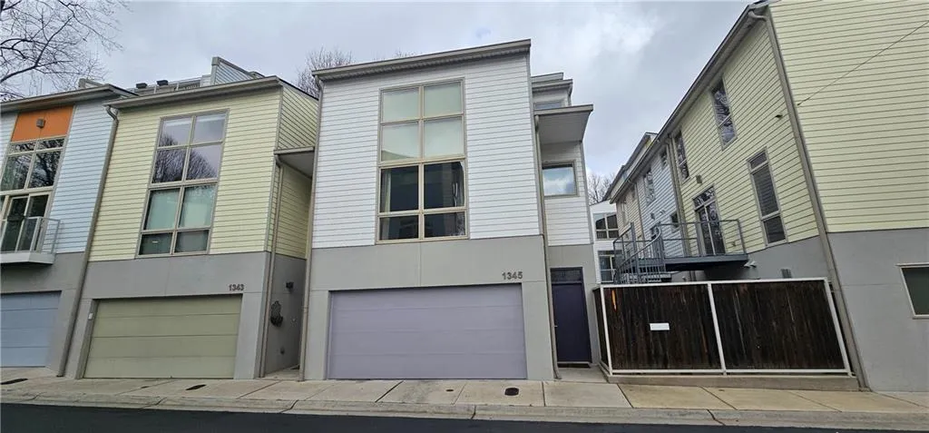 1345 Stirling Court Nw, Atlanta, Georgia 30318