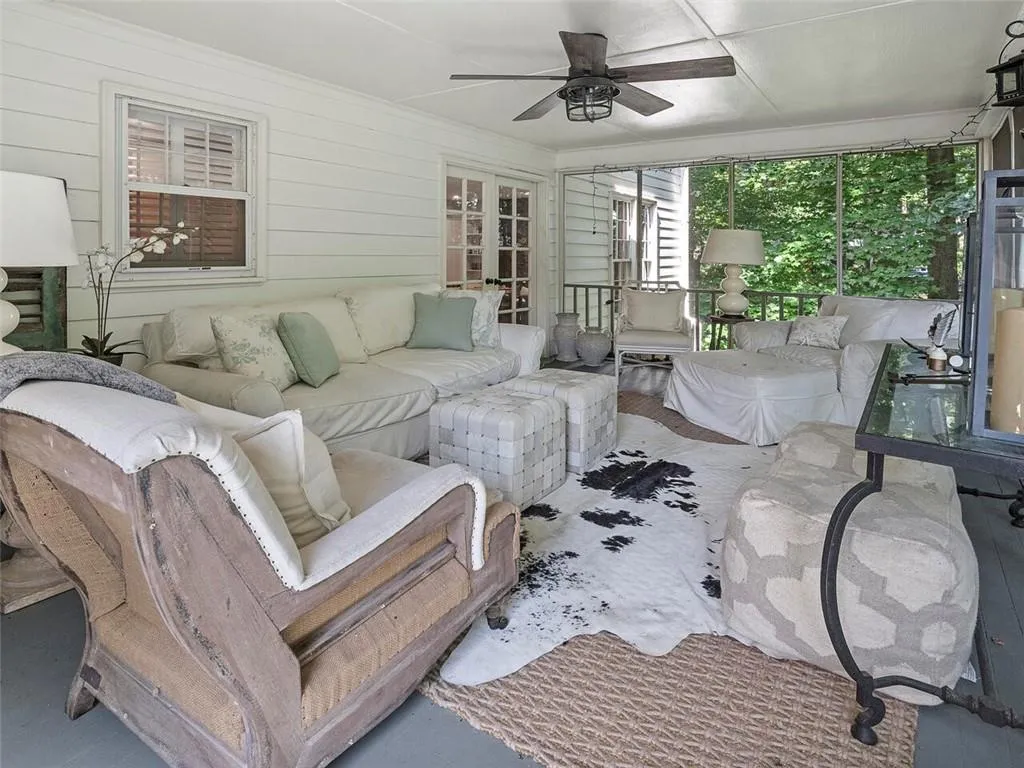 6275 River Overlook Drive, Sandy Springs, Georgia 30328, 4 Bedrooms Bedrooms, ,2 BathroomsBathrooms,Residential,Sold,6275 River Overlook Drive,6934715