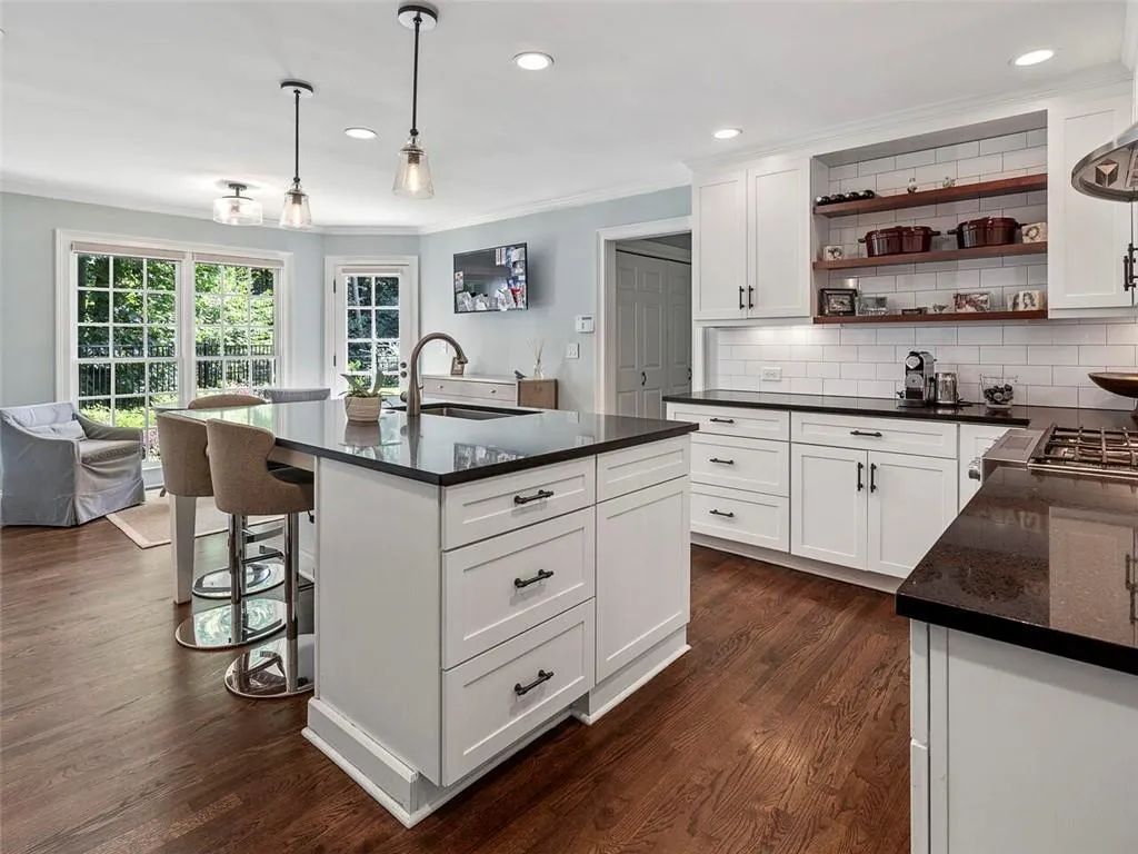 6275 River Overlook Drive, Sandy Springs, Georgia 30328, 4 Bedrooms Bedrooms, ,2 BathroomsBathrooms,Residential,Sold,6275 River Overlook Drive,6934715