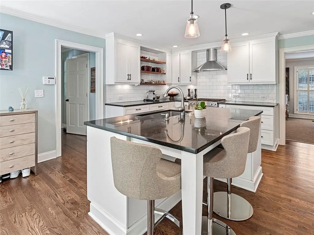 6275 River Overlook Drive, Sandy Springs, Georgia 30328, 4 Bedrooms Bedrooms, ,2 BathroomsBathrooms,Residential,Sold,6275 River Overlook Drive,6934715