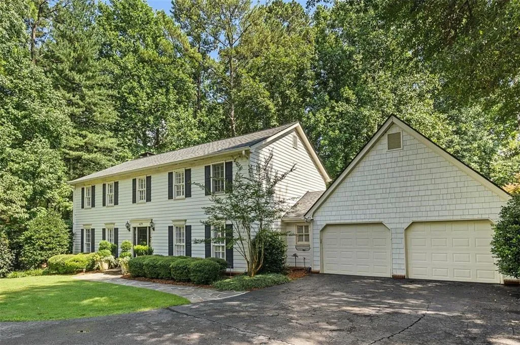 6275 River Overlook Drive, Sandy Springs, Georgia 30328, 4 Bedrooms Bedrooms, ,2 BathroomsBathrooms,Residential,Sold,6275 River Overlook Drive,6934715