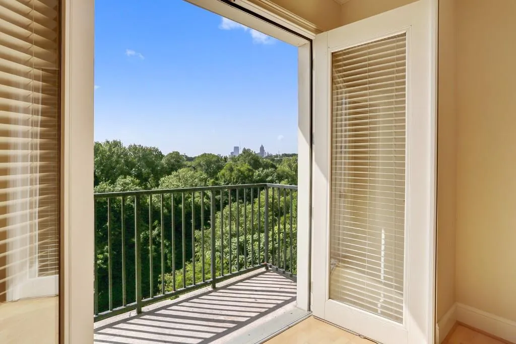 2277 Peachtree Road Ne Unit 505, Atlanta, Georgia 30309, 2 Bedrooms Bedrooms, ,2 BathroomsBathrooms,Residential,Sold,2277 Peachtree Road Ne Unit 505,5567535