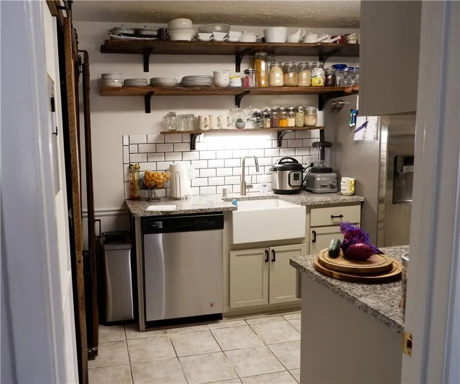 5157 Roswell Road Ne Unit 7, Atlanta, Georgia 30342, 1 Bedroom Bedrooms, ,1 BathroomBathrooms,Residential,Sold,5157 Roswell Road Ne Unit 7,6521203