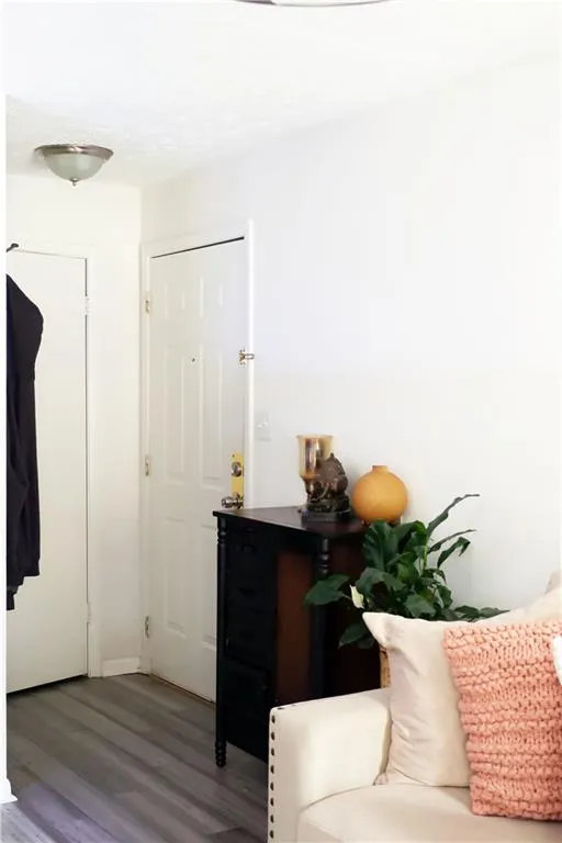 5157 Roswell Road Ne Unit 7, Atlanta, Georgia 30342, 1 Bedroom Bedrooms, ,1 BathroomBathrooms,Residential,Sold,5157 Roswell Road Ne Unit 7,6521203