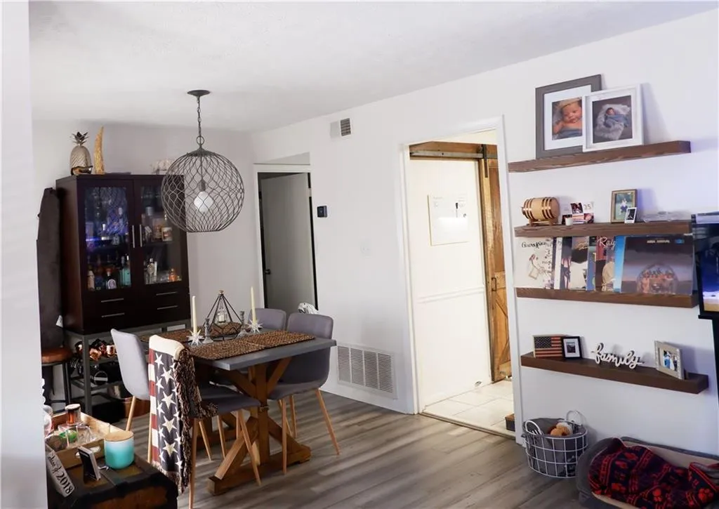 5157 Roswell Road Ne Unit 7, Atlanta, Georgia 30342, 1 Bedroom Bedrooms, ,1 BathroomBathrooms,Residential,Sold,5157 Roswell Road Ne Unit 7,6521203