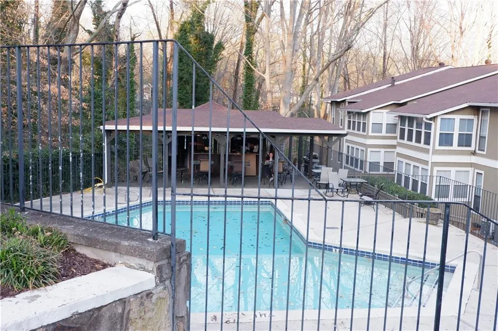 5157 Roswell Road Ne Unit 7, Atlanta, Georgia 30342, 1 Bedroom Bedrooms, ,1 BathroomBathrooms,Residential,Sold,5157 Roswell Road Ne Unit 7,6521203