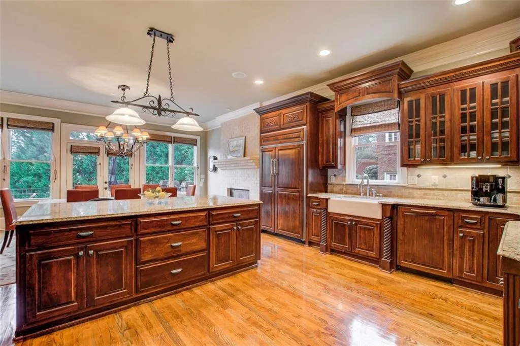 810 Glengate Place, Sandy Springs, Georgia 30328, 5 Bedrooms Bedrooms, ,5 BathroomsBathrooms,Residential,Sold,810 Glengate Place,7158964