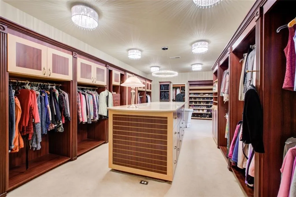 810 Glengate Place, Sandy Springs, Georgia 30328, 5 Bedrooms Bedrooms, ,5 BathroomsBathrooms,Residential,Sold,810 Glengate Place,7158964