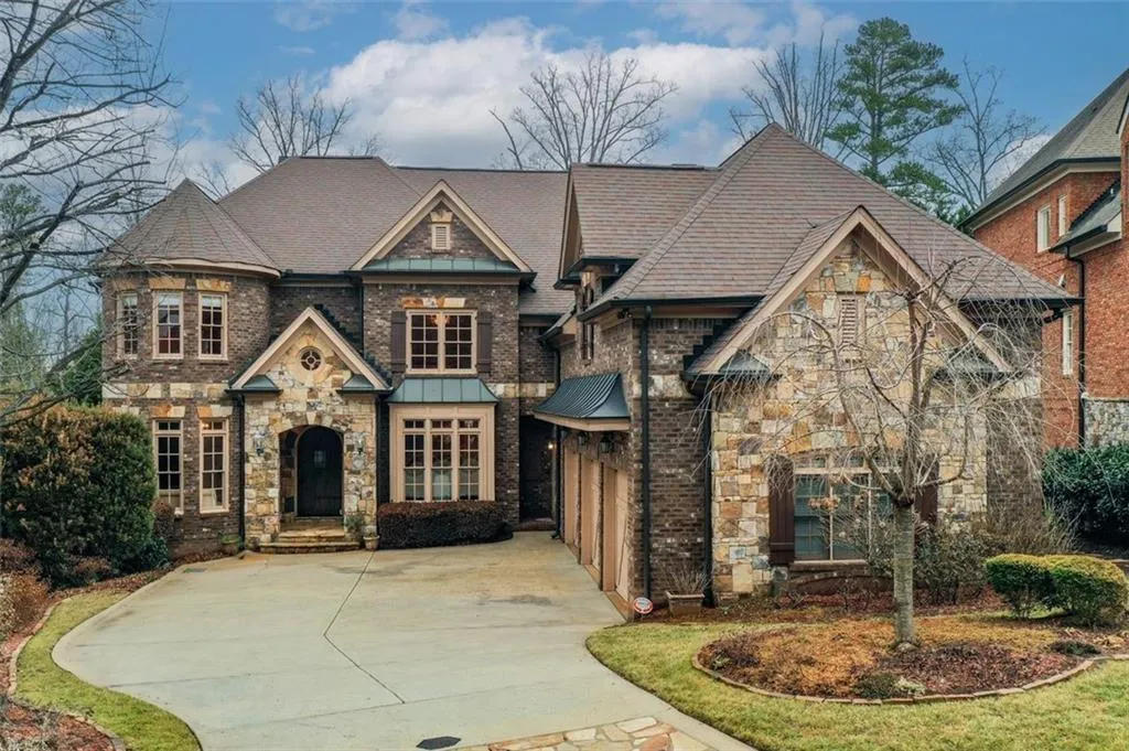 810 Glengate Place, Sandy Springs, Georgia 30328, 5 Bedrooms Bedrooms, ,5 BathroomsBathrooms,Residential,Sold,810 Glengate Place,7158964