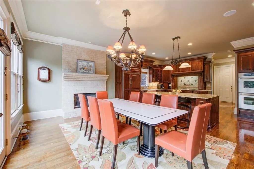 810 Glengate Place, Sandy Springs, Georgia 30328, 5 Bedrooms Bedrooms, ,5 BathroomsBathrooms,Residential,Sold,810 Glengate Place,7158964
