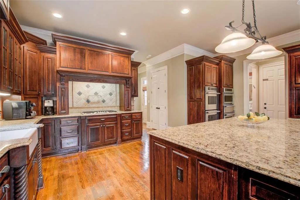 810 Glengate Place, Sandy Springs, Georgia 30328, 5 Bedrooms Bedrooms, ,5 BathroomsBathrooms,Residential,Sold,810 Glengate Place,7158964