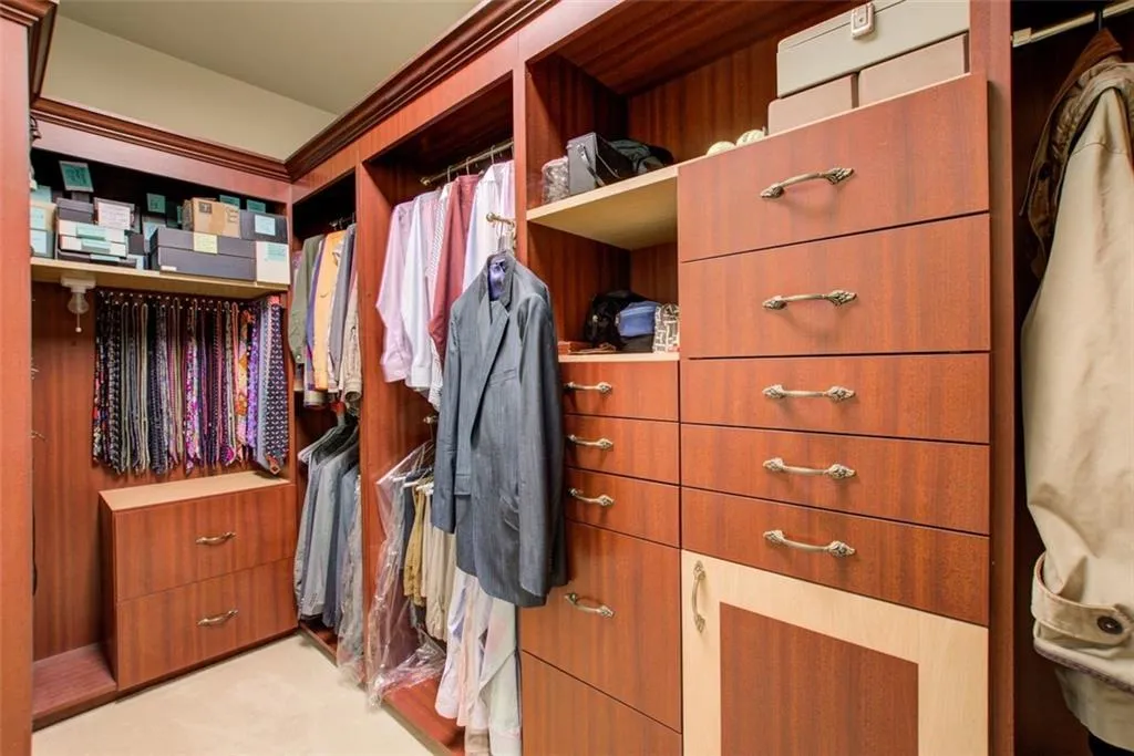 810 Glengate Place, Sandy Springs, Georgia 30328, 5 Bedrooms Bedrooms, ,5 BathroomsBathrooms,Residential,Sold,810 Glengate Place,7158964