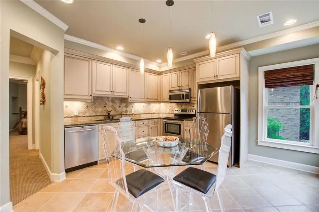 810 Glengate Place, Sandy Springs, Georgia 30328, 5 Bedrooms Bedrooms, ,5 BathroomsBathrooms,Residential,Sold,810 Glengate Place,7158964