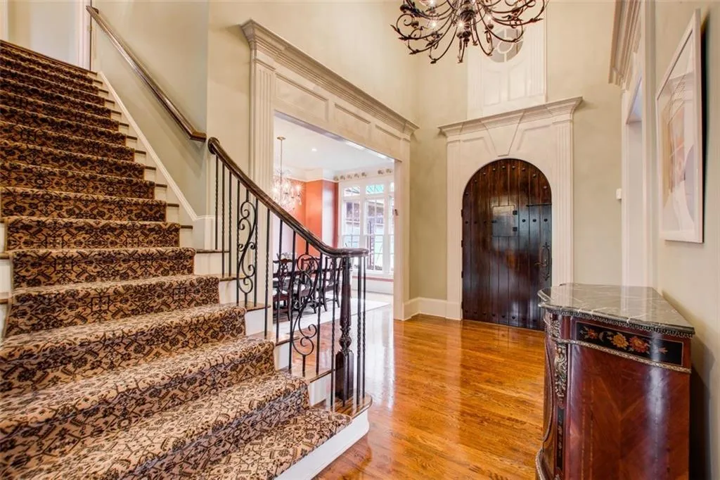 810 Glengate Place, Sandy Springs, Georgia 30328, 5 Bedrooms Bedrooms, ,5 BathroomsBathrooms,Residential,Sold,810 Glengate Place,7158964