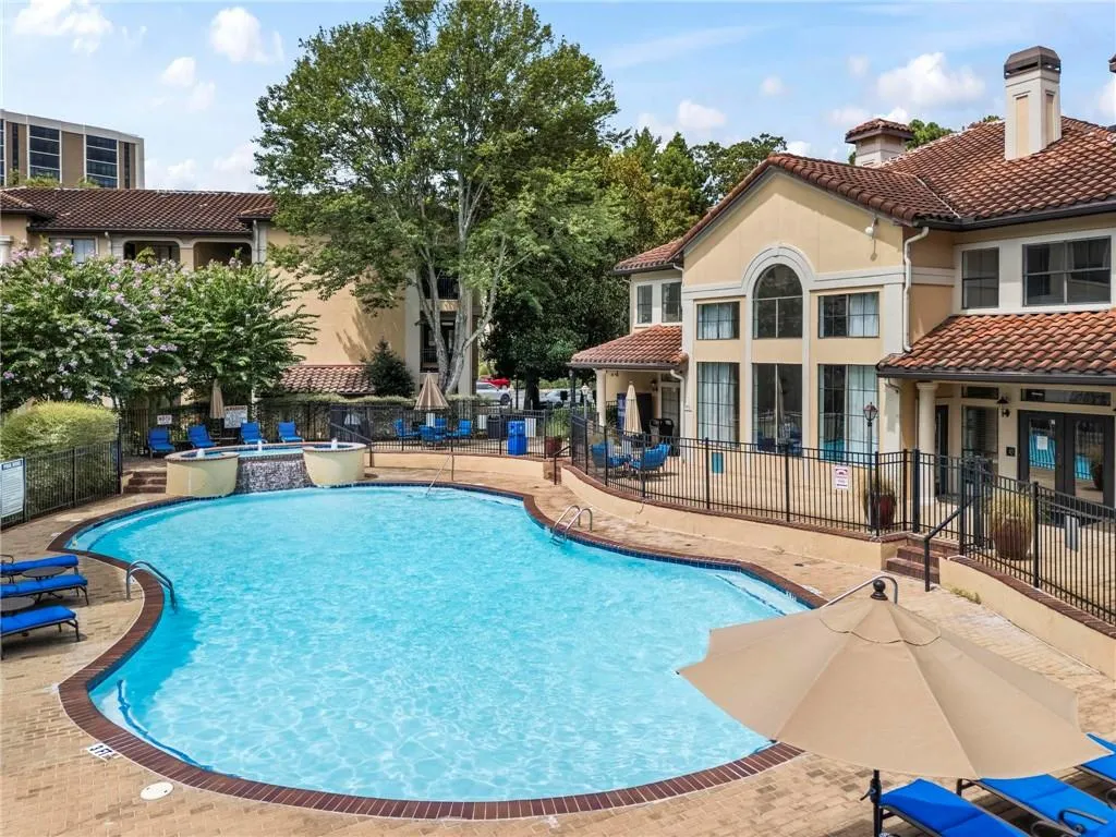 3777 Peachtree Road Ne Unit 1602, Brookhaven, Georgia 30319, 2 Bedrooms Bedrooms, ,2 BathroomsBathrooms,Residential,For Sale,3777 Peachtree Road Ne Unit 1602,7633326