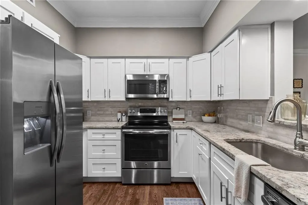 3777 Peachtree Road Ne Unit 1602, Brookhaven, Georgia 30319, 2 Bedrooms Bedrooms, ,2 BathroomsBathrooms,Residential,For Sale,3777 Peachtree Road Ne Unit 1602,7633326