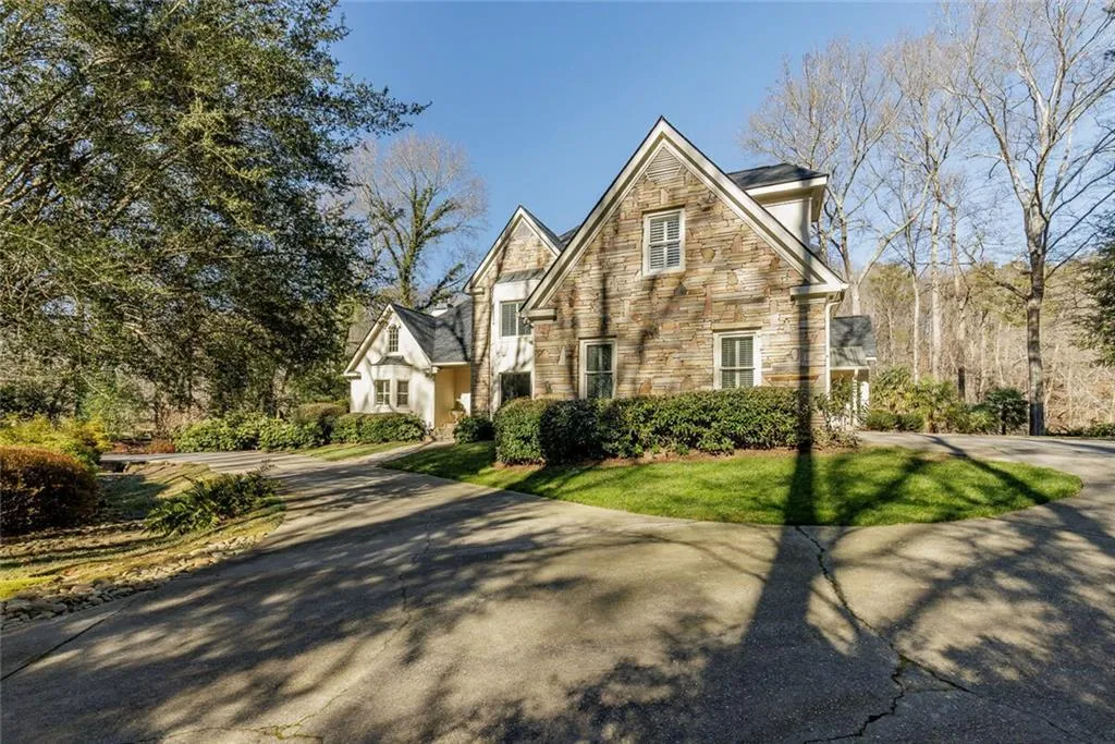 325 Riverhall Court, Sandy Springs, Georgia 30350, 5 Bedrooms Bedrooms, ,4 BathroomsBathrooms,Residential,For Sale,325 Riverhall Court,7699479