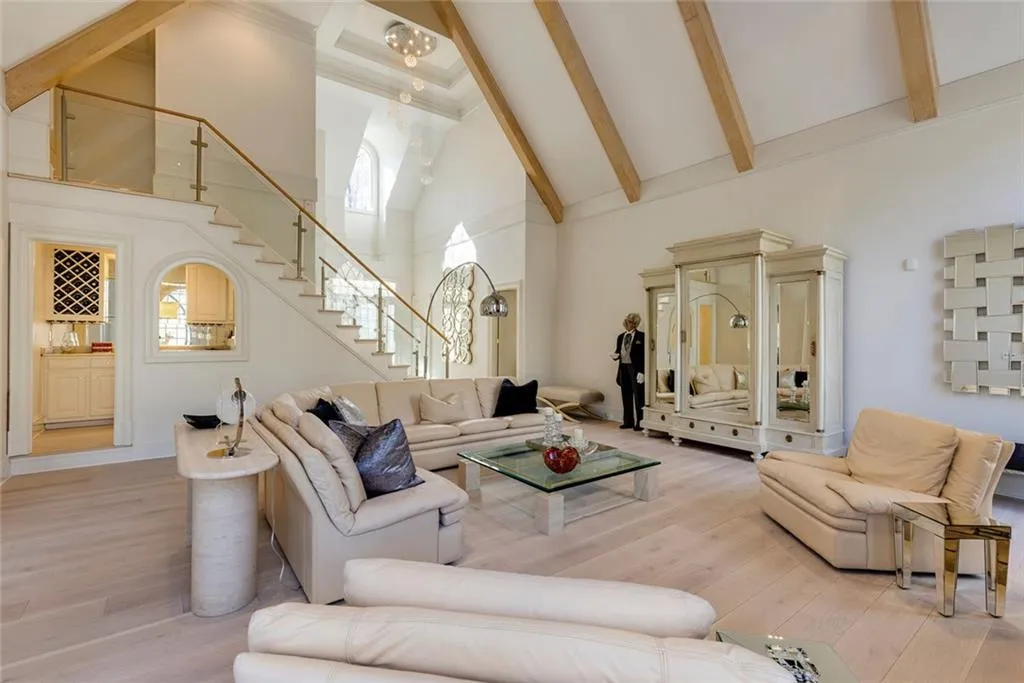 325 Riverhall Court, Sandy Springs, Georgia 30350, 5 Bedrooms Bedrooms, ,4 BathroomsBathrooms,Residential,For Sale,325 Riverhall Court,7699479