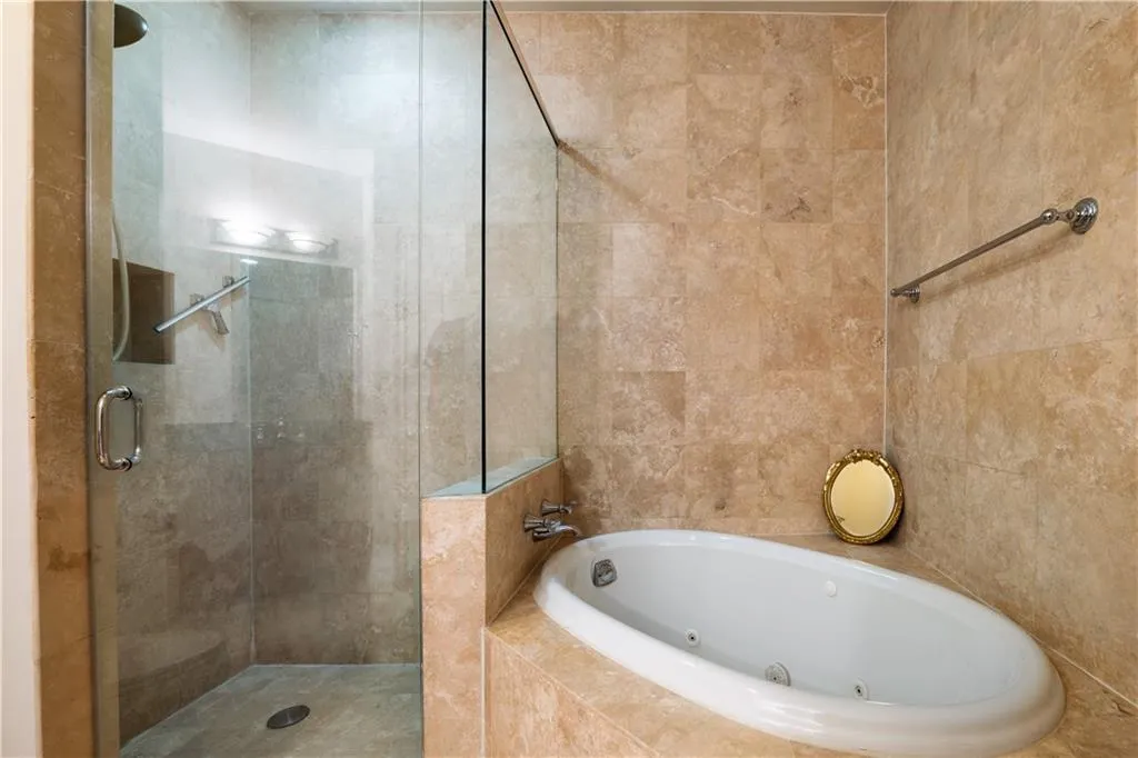 2828 Peachtree Road Nw Unit 1501, Atlanta, Georgia 30305, 2 Bedrooms Bedrooms, 0 ,2 BathroomsBathrooms,Residential,For Sale,2828 Peachtree Road Nw Unit 1501,7714884