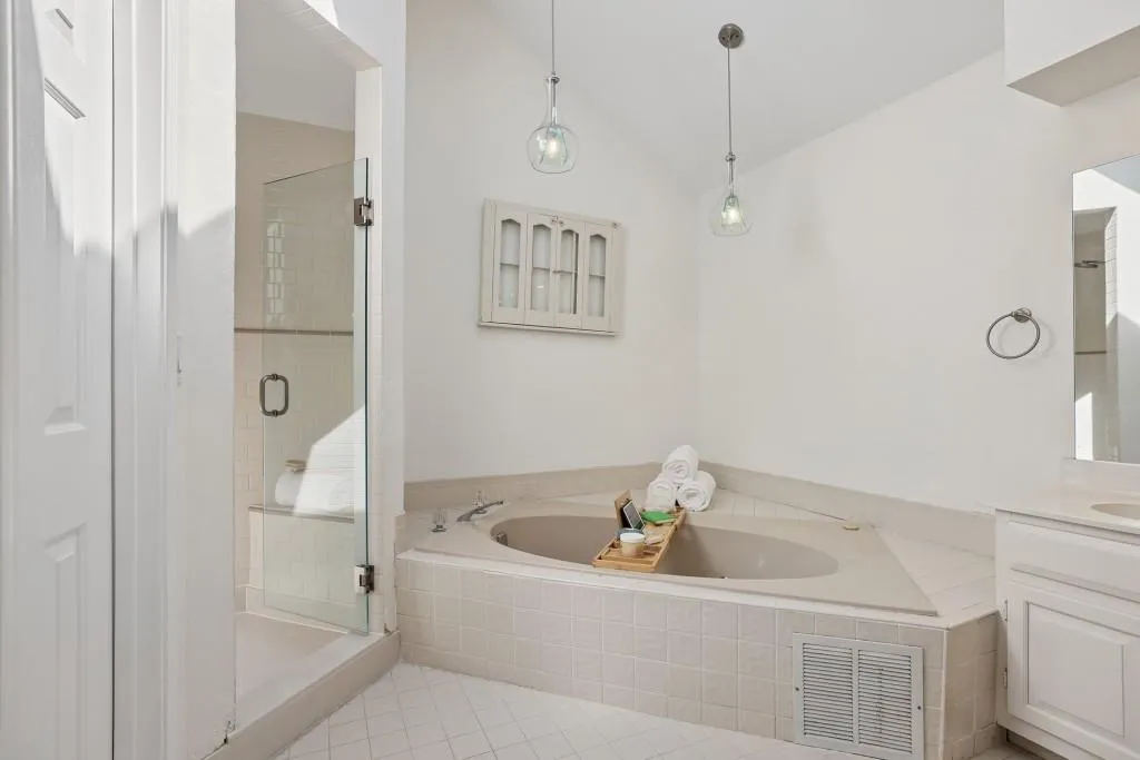 1233 Defoor Court Nw, Atlanta, Georgia 30318, 2 Bedrooms Bedrooms, 0 ,2 BathroomsBathrooms,Residential,For Sale,1233 Defoor Court Nw,7855225