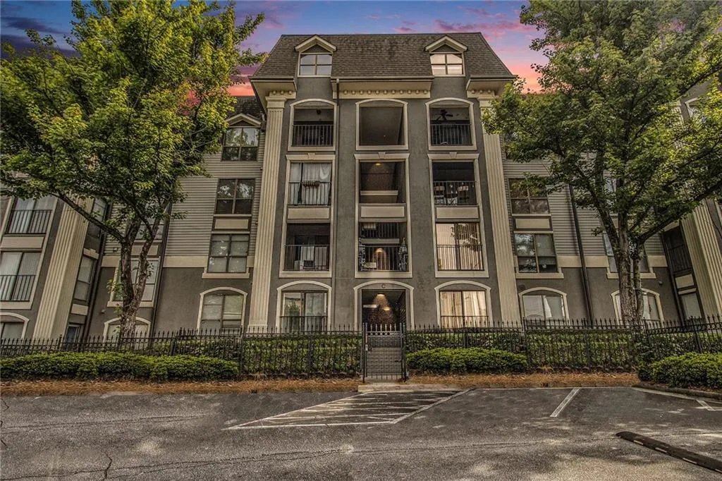 2657 Lenox Road Ne Unit C38, Atlanta, Georgia 30324, 1 Bedroom Bedrooms, ,1 BathroomBathrooms,Residential,For Sale,2657 Lenox Road Ne Unit C38,7683142