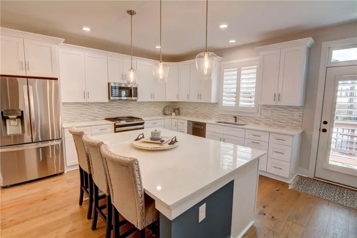 Welcome Home to this beautiful Kitchen
