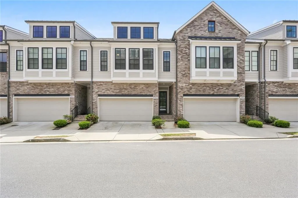 2064 Wheaton Way, Atlanta, Georgia 30328, 4 Bedrooms Bedrooms, ,3 BathroomsBathrooms,Residential,Sold,2064 Wheaton Way,7394212