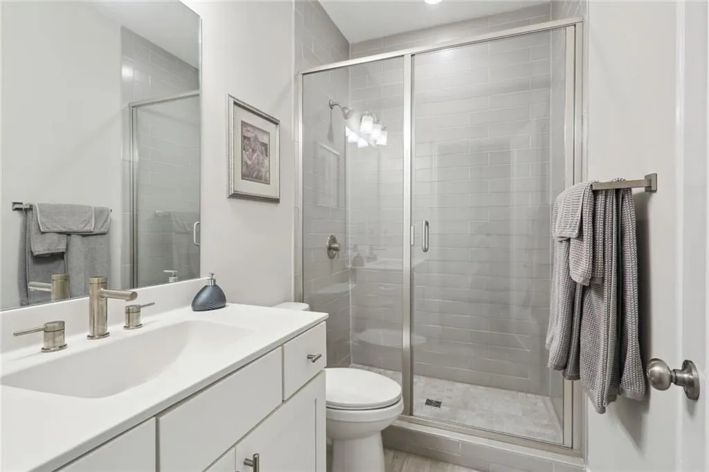 Both with access to full bath